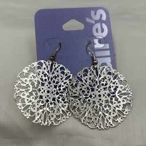 Claire’s Silver Tone Ornate Filigree Disc Dangle Earrings 1.5” NEW
